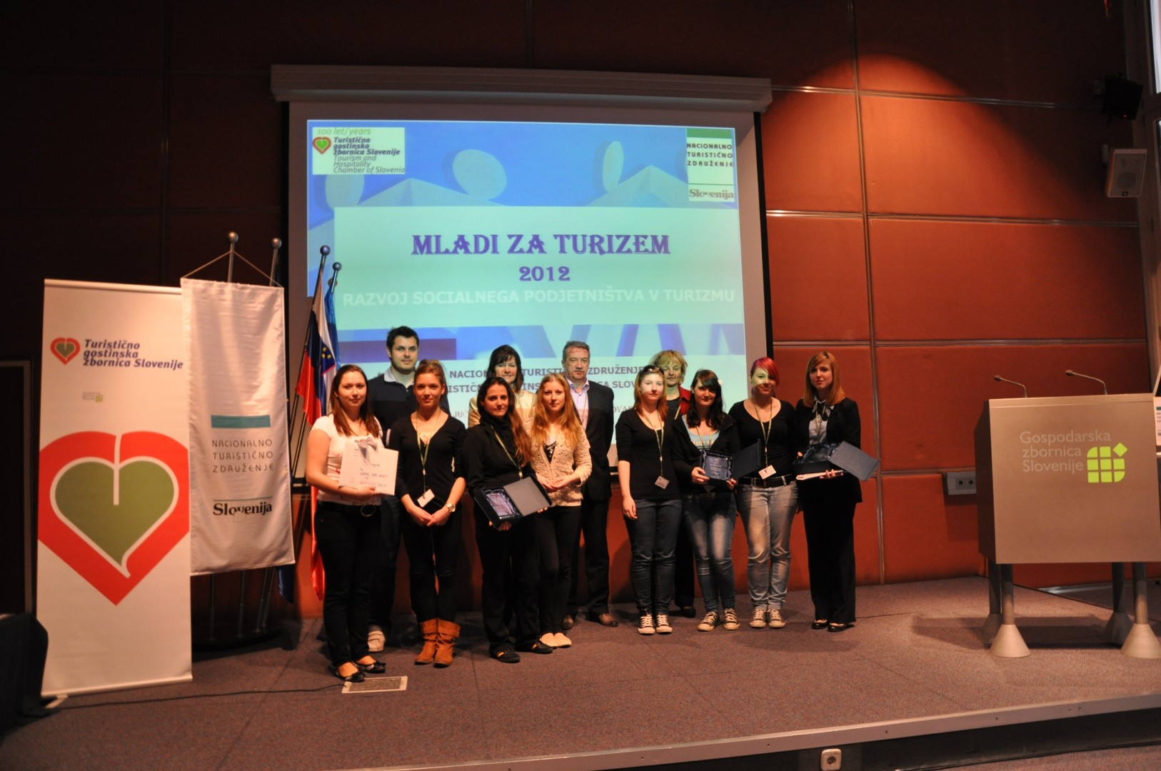Mladi za turizem 2012_zmagovalci2.jpg